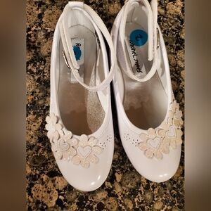 Girls white patent dress shoes by Rachel Shoes EUC